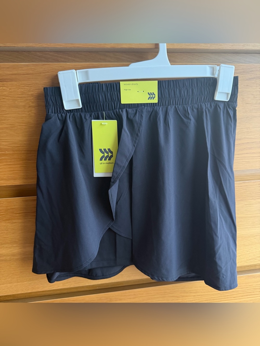All in Motion Women’s woven high rise flutter 3” inseam shorts Large NWT - Picture 2 of 7